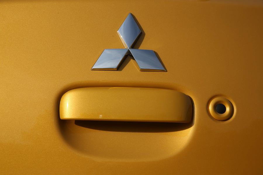 Логотип Mitsubishi Space Star 2020 года  (фото 37 из 49)